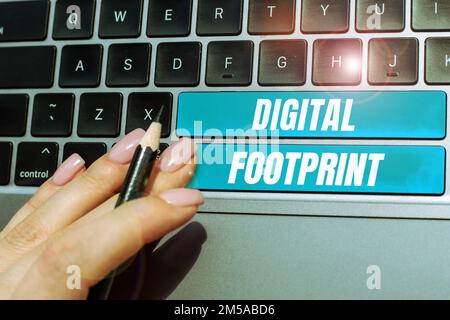 Inspiration mit Digital Footprint. Das Geschäftskonzept nutzt digitale Technologie für den Fertigungsprozess Stockfoto