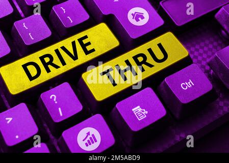 Schreiben mit Text Drive Thru. Ort für Konzeptfotos, an dem Sie die Art des Service erhalten, indem Sie ihn durchfahren Stockfoto