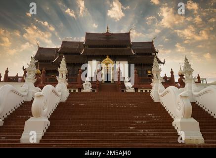 Provinz Chiang Mai, Royal Flora Ratchaphruek Park. Der Tempel des Großen Pavillons (Hor kam Luang). Chiang Mai, Thailand Stockfoto