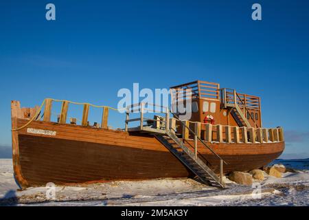 Niederländisches Schiff, die Enterprise, ein hölzernes Boot aus dem Wasser und wurde zu einer öffentlichen Touristenattraktion an der Küste der Hudson Bay in Churchill, Manitoba, Kanada Stockfoto