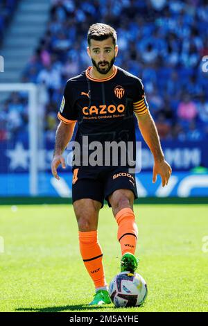 BARCELONA – Okt 2: Gaya in Aktion beim Spiel La Liga zwischen RCD Espanyol und Valencia CF im RCDE-Stadion am 2. Oktober 2022 in Barcelona, Spanien Stockfoto