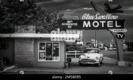 Das Blue Swallow Motel wurde 1939 erbaut und befindet sich noch immer auf der historischen Route 66 in Tucumcari, New Mexico. Stockfoto