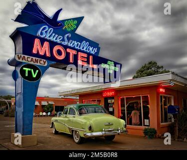 Das Blue Swallow Motel wurde 1939 erbaut und befindet sich noch immer auf der historischen Route 66 in Tucumcari, New Mexico. Stockfoto