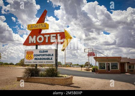 Der Veteran hat das La Mesa Motel an der historischen Route 66 in Santa Rosa, New Mexico, betrieben. Stockfoto