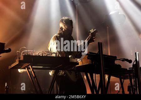 Mailand, Italien. 03. Dezember 2022. MAILAND, ITALIEN - 3. DEZEMBER: Bonobo tritt am 3. Dezember 2022 live in Fabrique in Mailand auf. (Foto: Roberto Finizio/NurPhoto) Kredit: NurPhoto SRL/Alamy Live News Stockfoto