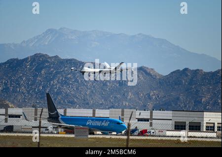 Ein General Atomics MQ-9 Reaper landet am Freitag, den 18. November 2022, in Moreno Valley, Kalifornien (Dylan Stewart/Bild von Stockfoto