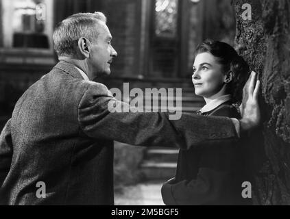 Clifton Webb, Joanne Dru, am Drehort des Films "Mr. Belvedere läutet die Glocke", 20. Century-Fox, 1951 Stockfoto