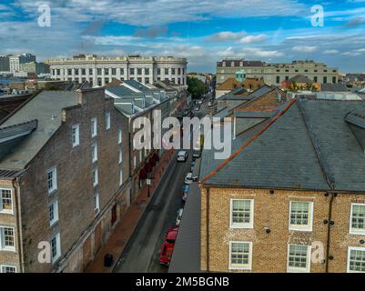Farbenfrohe Häuser aus der Kolonialzeit im historischen French Quarter in New Orleans, Louisiana Stockfoto