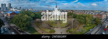Luftaufnahme des Jackson Square in New Orleans mit St. Louis Cathedral und Cabildo Stockfoto