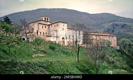 Fonte Avellana oder die ehrwürdige Eremitage des Heiligen Kreuzes. Stockfoto