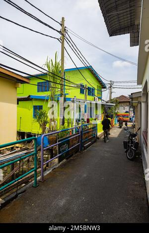Pulau Ketam, Malaysia - 26. Dezember 2022: Pulau Ketam bedeutet Krabbeninsel, es ist eine kleine Insel vor der Küste von Klang. Blick auf die Straße Stockfoto
