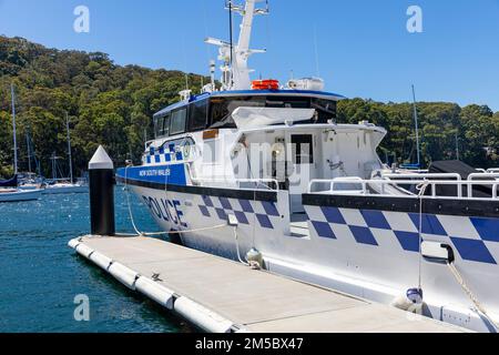 NSW Police 16 Meter Patrouillenboot WP22 Vanguard startete 2019, festgemacht an einem Yachthafen in Church Point auf Pittwater, Sydney, NSW, Australien Stockfoto