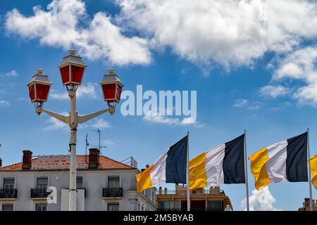 Three Flags of Arcachon, Streetlight, Jetee Thiers Pier, Arcachon, Gironde, Aquitanien, Frankreich Stockfoto