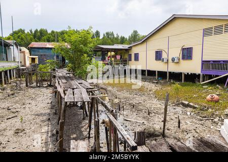 Pulau Ketam, Malaysia - 26. Dezember 2022: Pulau Ketam, übersetzt, Krabbeninsel, Eine kleine Insel vor der Küste von Klang. Fischerdorf-Buil Stockfoto