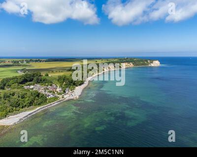 Vogelperspektive auf das Fischerdorf Vitt am Kap Arkona Putgarten, Insel Ruegen, Mecklenburg-Vorpommern, Deutschland Stockfoto