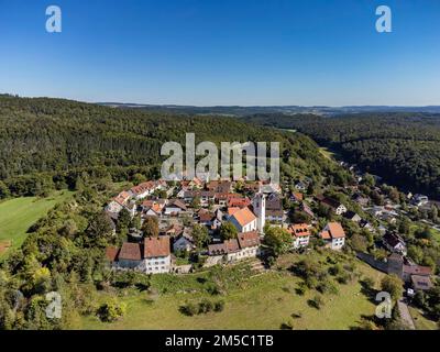 Luftaufnahme der historischen Altstadt von Aach im Hegau, Bezirk Constance, Baden-Württemberg, Deutschland Stockfoto