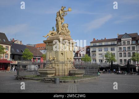 Marktplatz Brunnen mit Figuren, Marktbrunnen, Marktplatz, Mannheim, Hessen, Deutschland Stockfoto