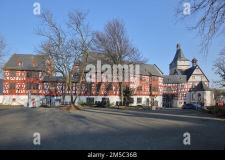 Historisches Amthof und Wahrzeichen mit Hohenfeld Kapelle und Obertorturm, Kapelle, Bad Camberg, Taunus, Hessen, Deutschland Stockfoto