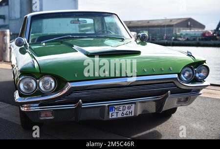 FORD Thunderbird Coupe 6. 4 V8, 1964, auf einem Oldtimer-Treffen in Buesum, Deutschland Stockfoto