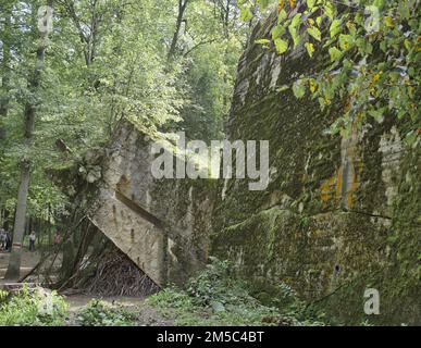 Ruinen der Wolfsschanze (auch Wolfsschanze oder Goerlitz), das militärische Lagezentrum des Kommandostabs der deutschen Wehrmacht. Die Wolfsschanze Stockfoto