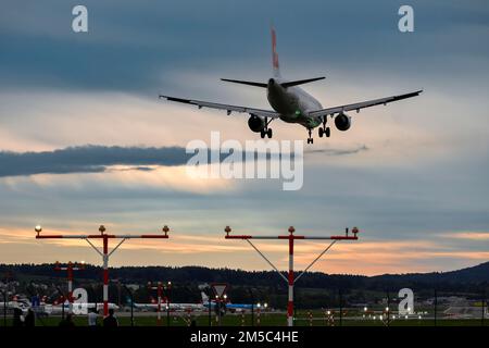 Flugzeug Swiss, Airbus A321-100, HB-IOC, Zürich Kloten, Schweiz Stockfoto