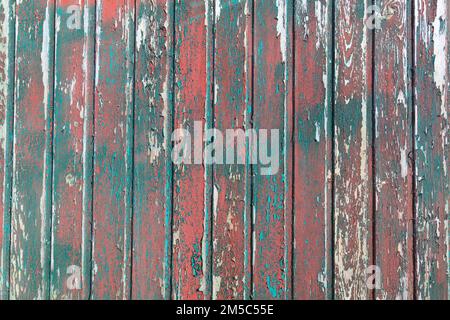 Alte Holzwand mit gerissener Farbe Stockfoto