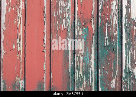 Alte Holzwand mit gerissener Farbe Stockfoto