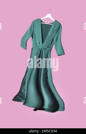 Studioaufnahme eines eleganten Kleid aus Seidenmatt Stockfoto