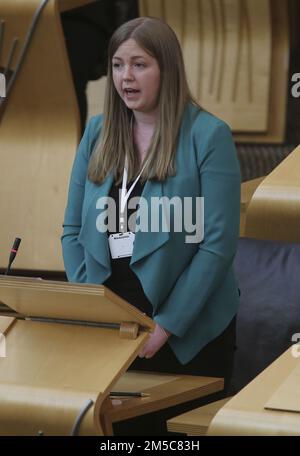 Aktenfoto vom 27. Oktober 05/21 von Scottish Green MSP Gillian Mackay während einer Covid-Besprechung im schottischen Parlament in Holyrood, Edinburgh. Frau Mackay hat Tory MSPs des "misogynistischen Verhaltens" in Holyrood beschuldigt. Ausgabedatum: Mittwoch, 28. Dezember 2022. Stockfoto