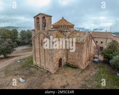 Romanische Kirche Sant Cugat de Salou oder Raco in Navas (Bages) Katalonien. Spanien. Griechischer Kreuzplan und Lombard Dekoration, 10. Jahrhundert, Luftplan Stockfoto