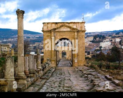 Die antike römische Stadt Geraza. Der Cardo Maximus (die Kolonnaden des Jordan. Jerash, Ich Bin'S Stockfoto