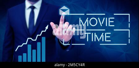 Handschrift-Schild Filmzeit. Internetkonzept die geplante oder tatsächliche Zeit, zu der eine Show oder ein Film beginnt Stockfoto