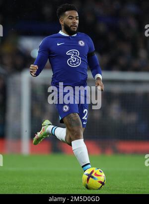 London, England, 27. Dezember 2022. Reece James von Chelsea während des Premier League-Spiels auf der Stamford Bridge, London. Das Bild sollte lauten: Paul Terry/Sportimage Stockfoto