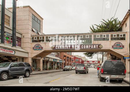 Die historische Cannery Row in Monterey, CA, wurde durch die Romane von John Steinbeck berühmt Stockfoto