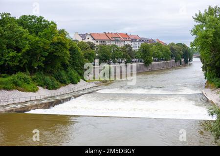 der sar-Fluss fließt in Richtung Norden durch München Stockfoto