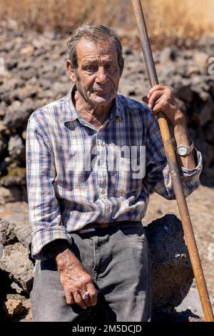 Porträt von Pedro, einem pensionierten Hirten am Dreschtag, Dia de la trilla im Ecomuseo in San Jose de Los Llanos, El Tanque, Teneriffa, Kanarische Inseln Stockfoto