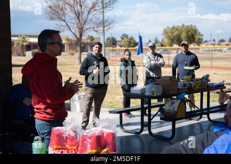 Das 232. Kampfgeschwader feierte am 4. März 2022 die Neuernennung ihrer Einheit im Freedom Park, Nellis AFB, Nevada. Das 232. CTS hat sich vom Fliegen und der Wartung ferngesteuerter Luftfahrzeugsysteme hin zur Unterstützung der Betriebsprüfung und Wartung von F-22- und F-35-Luftfahrzeugen entwickelt. Stockfoto