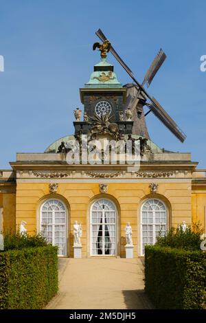 Historische Windmühle im Schlosspark von Sanssouci Stockfoto