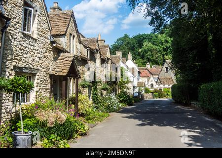 Castle Combe wird oft als das hübscheste Dorf in England bezeichnet. Stockfoto