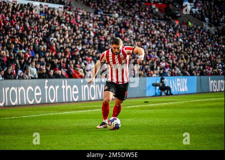 Sunderland AFC-Verteidiger Lynden Gooch im Kampf gegen Blackburn Rover bei der EFL-Meisterschaft. Stockfoto