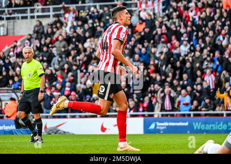 Sunderland AFC Forward Ross Stewart feiert den Equalizer gegen Blackburn Rover bei der EFL-Meisterschaft. Stockfoto