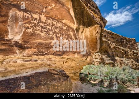 Great Hunt Panel, Fremont Rock Art Petroglyph Panel, Cottonwood Canyon, Nine Mile Canyon, Utah, USA Stockfoto