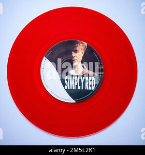 Rotes Vinyl der 7-Zoll-Version von Jericho by Simply Red, die 1986 auf den Markt kam Stockfoto