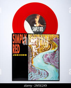 Picture Cover und rotes Vinyl der 7-Zoll-Version von Jericho by Simply Red, die 1986 auf den Markt kam Stockfoto