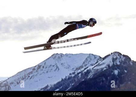 Oberstdorf, Deutschland. 28. Dezember 2022. Andreas WELLINGER (GER), Action, Sprung. Skispringen, 71. International Four Hills Tournament 2022/23, Eröffnungsveranstaltung in Oberstdorf, Qualifikation am 28. Dezember 2022. AUDI ARENA. ? Kredit: dpa/Alamy Live News Stockfoto