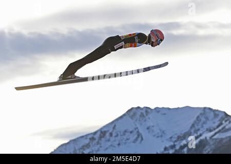 Oberstdorf, Deutschland. 28. Dezember 2022. Dawid KUBACKI (POL); Action, Sprung. Skispringen, 71. International Four Hills Tournament 2022/23, Eröffnungsveranstaltung in Oberstdorf, Qualifikation am 28. Dezember 2022. AUDI ARENA. ? Kredit: dpa/Alamy Live News Stockfoto