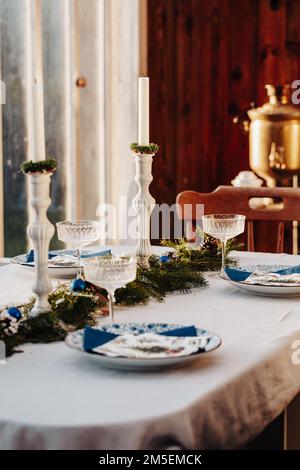 Tischdecken auf der Veranda Stockfoto