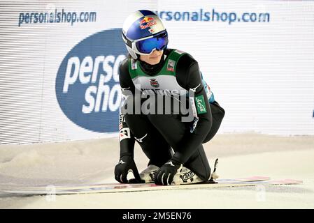 Oberstdorf, Deutschland. 28. Dezember 2022. Nordic/Ski Jumping, Weltmeisterschaft, Four Hills Tournament, Large Hill, Männer, Qualifikation: Ryoyu Kobayashi (Japan) nach seinem Sprung. Kredit: Angelika Warmuth/dpa/Alamy Live News Stockfoto