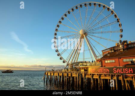 WA22867-00...WASHINGTON - das Seattle Great Wheel befindet sich am Ufer der Elliott Bay. Stockfoto