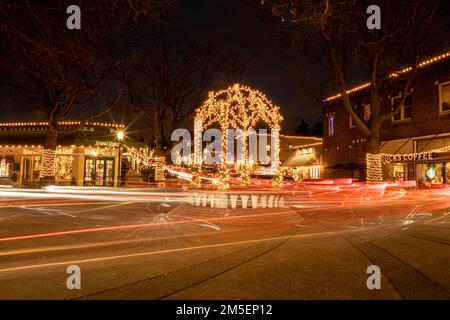 WA22900-00...WASHINGTON - Winterabend im Zentrum von Edmonds in Snohomish County. Stockfoto